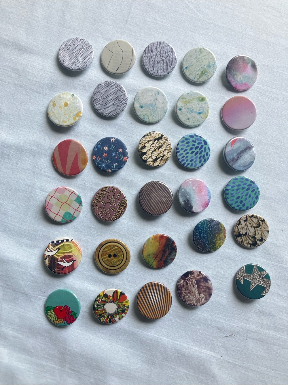 Round Buttons Pins Circle 1" x 30 Lot